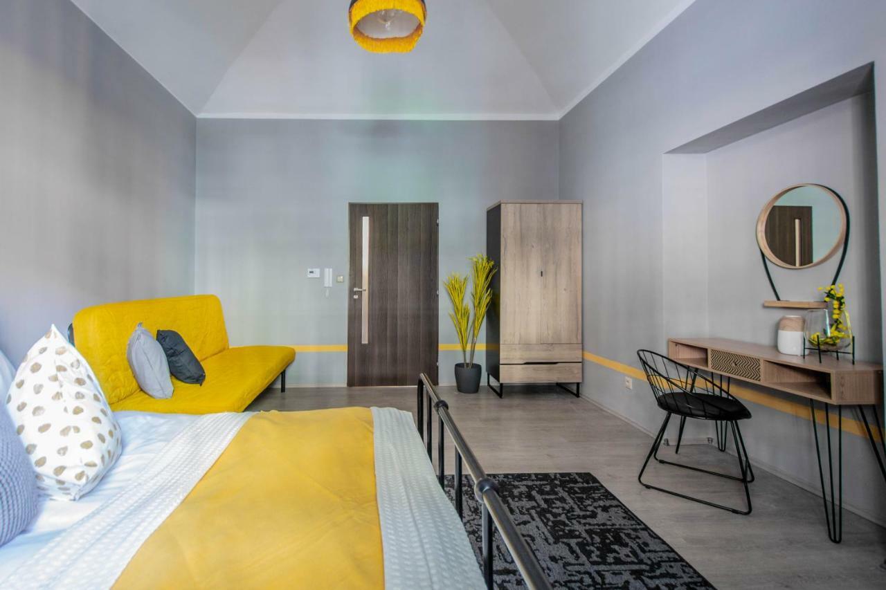 Stylish Apartments Close To Eden Garden Прага Экстерьер фото